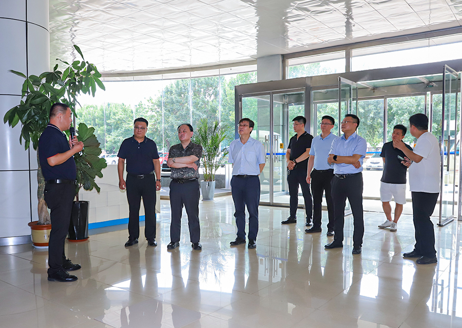 中核集团领导一行莅临亚太集团参观考察