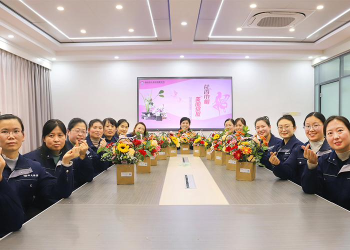 花香巾帼·美丽绽放丨亚太集团组织开展妇女节主题插花活动