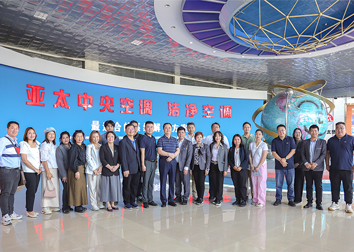泰国东盟企业家协会代表团到亚太集团参观考察