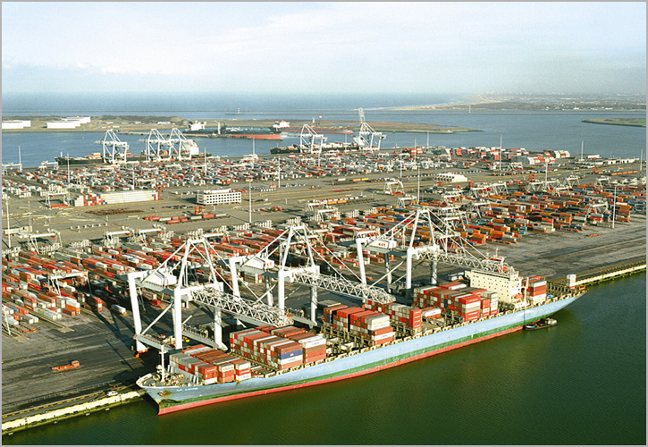 鹿特丹集装箱操作码头